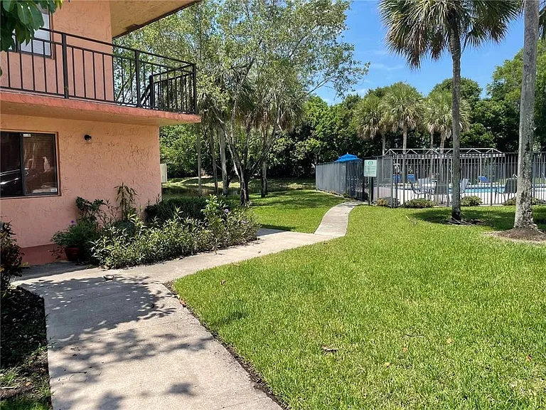 235 Lakeview Dr #102 — Photo 28