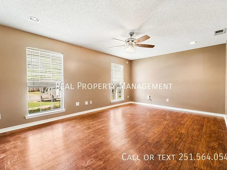 9631 Royal Woods Dr N — Photo 3