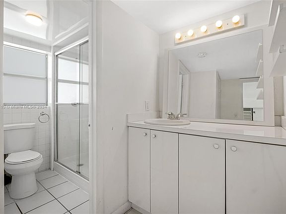 3rd image of 245 18th St #901B