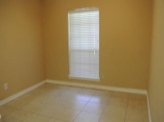 5th image of 413 Cozby Ave