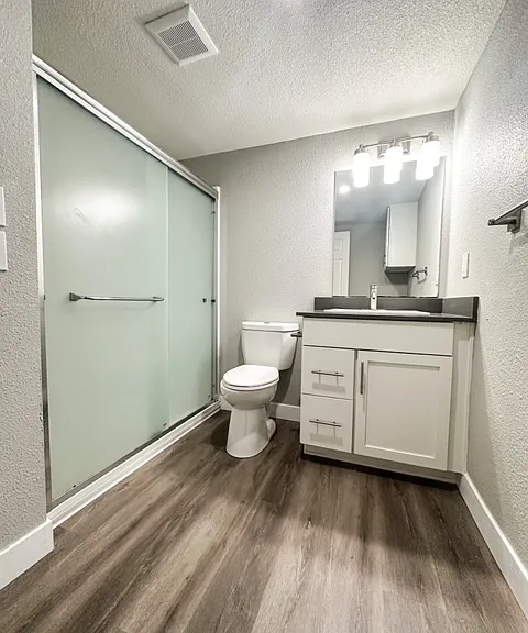 Junior 1 Bedroom Apartment's Bathroom