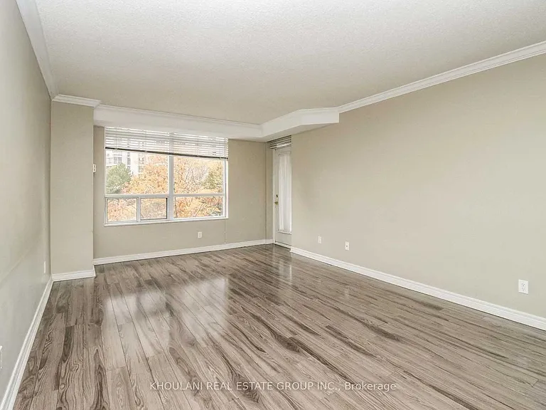 35 Kingsbridge Garden Cir #312 — Photo 9