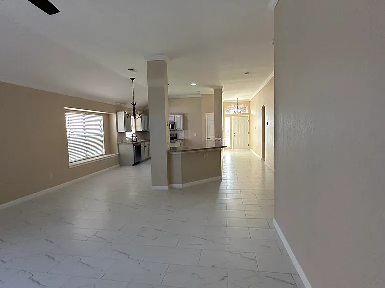 6609 Fairglen Dr — Photo 7