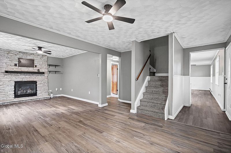 4th image of 1037 Helen Street