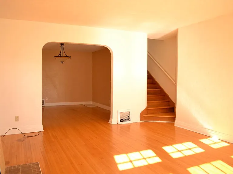 401 W Hill St — Photo 4