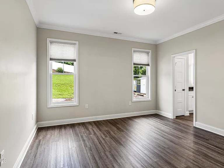 515 Villa Ln — Photo 14
