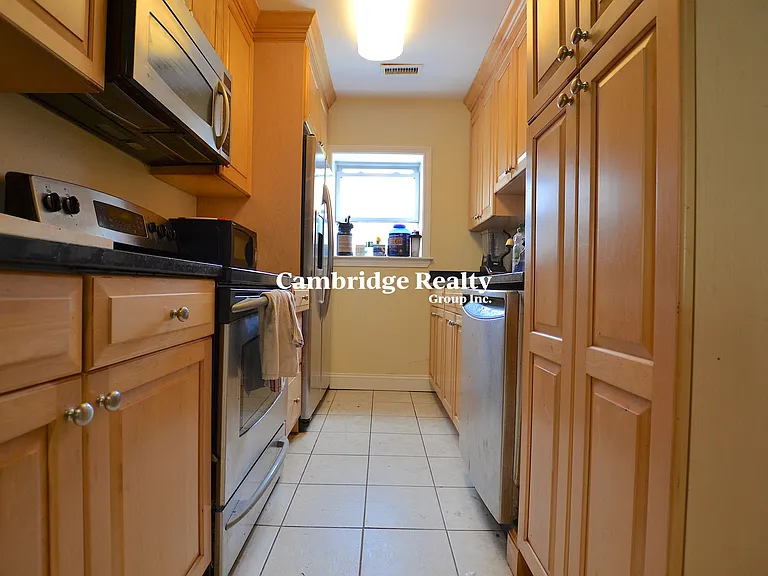 140 Newton St #3T — Photo 1