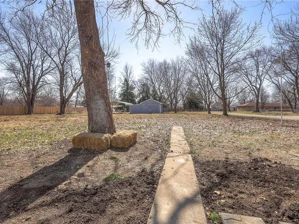 W Walnut St, Cleveland, MO 64734