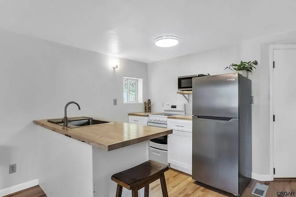 1 bed, 670 sqft, $2,000 — Photo 3