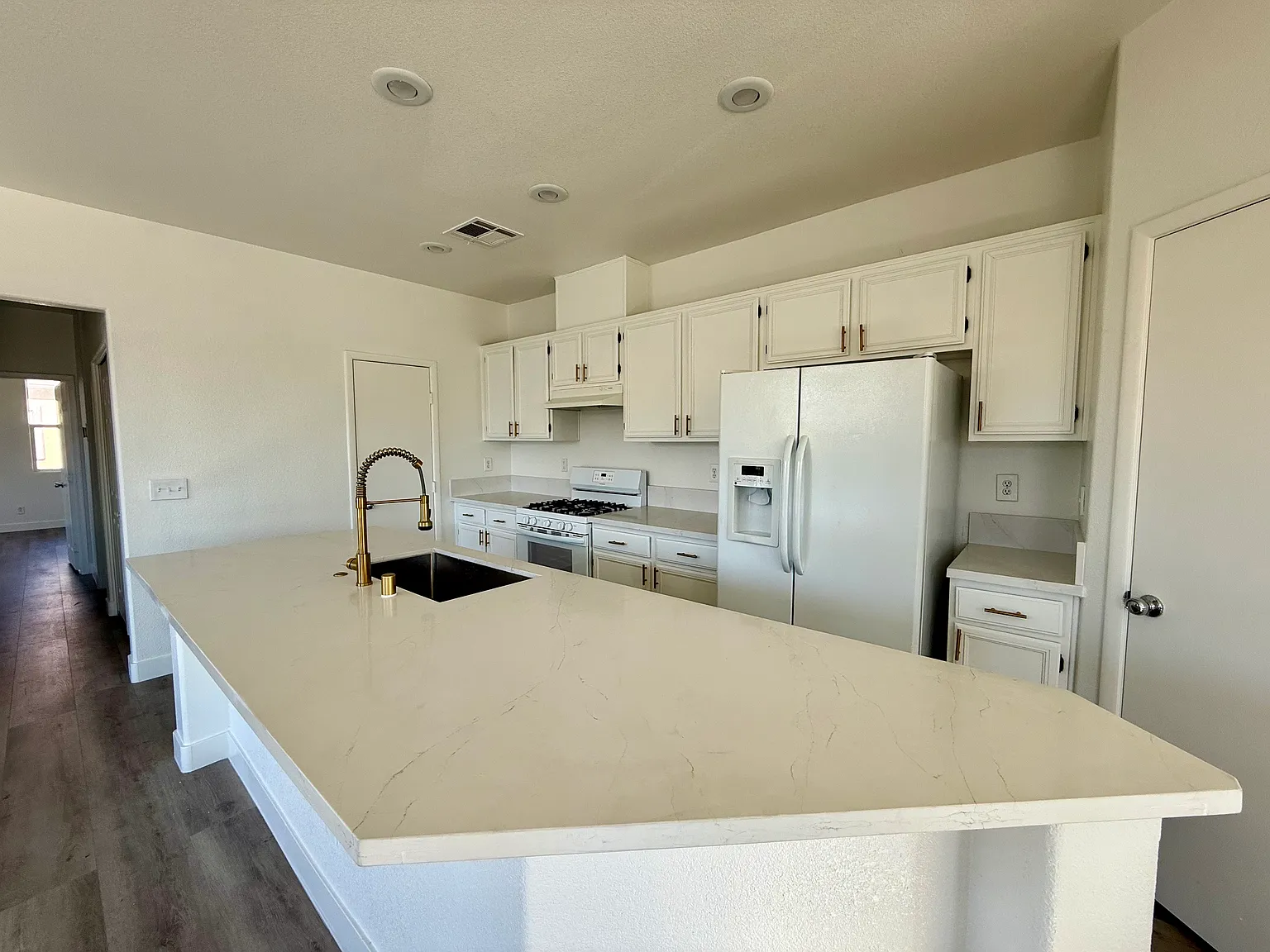 2 bed, 1220 sqft, $2,000 — Photo 4