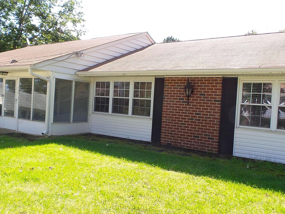 1st image of 822B Balmoral Ct #1002
