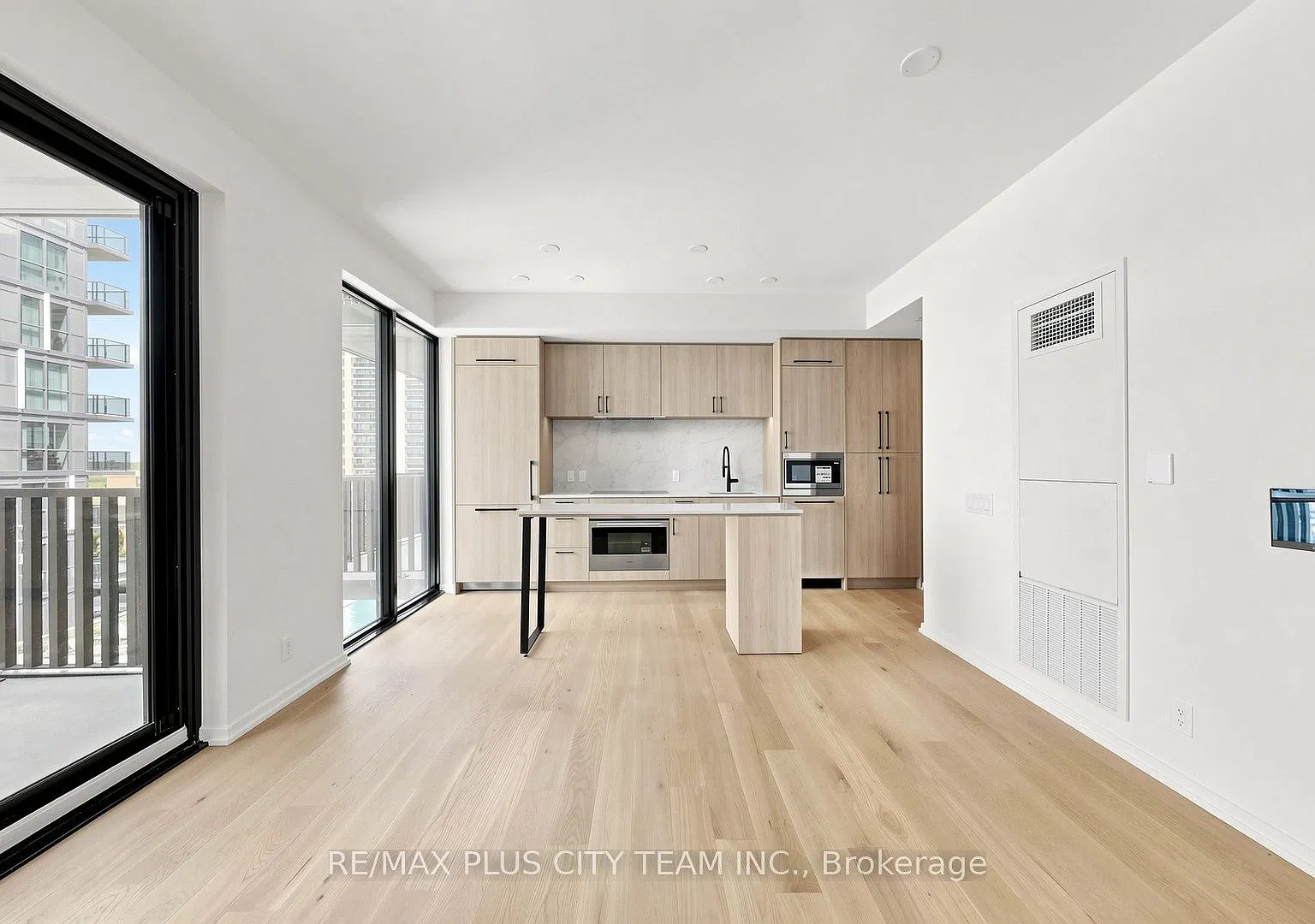 3 bed, $4,350 — Photo 4