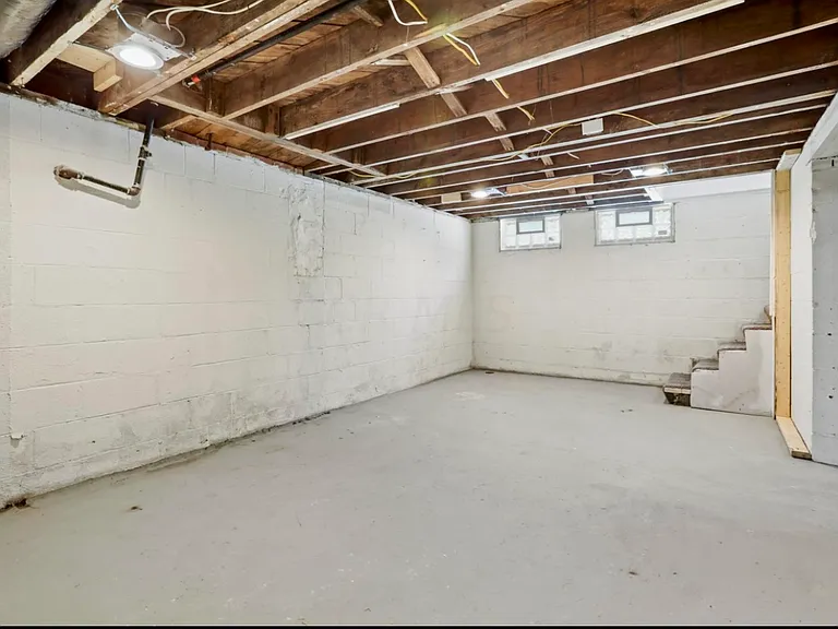 2441 Taylor Ave — Photo 11