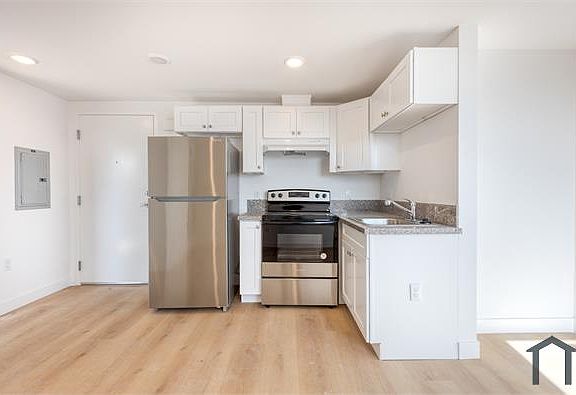 3rd image of 4325 S Main St #201