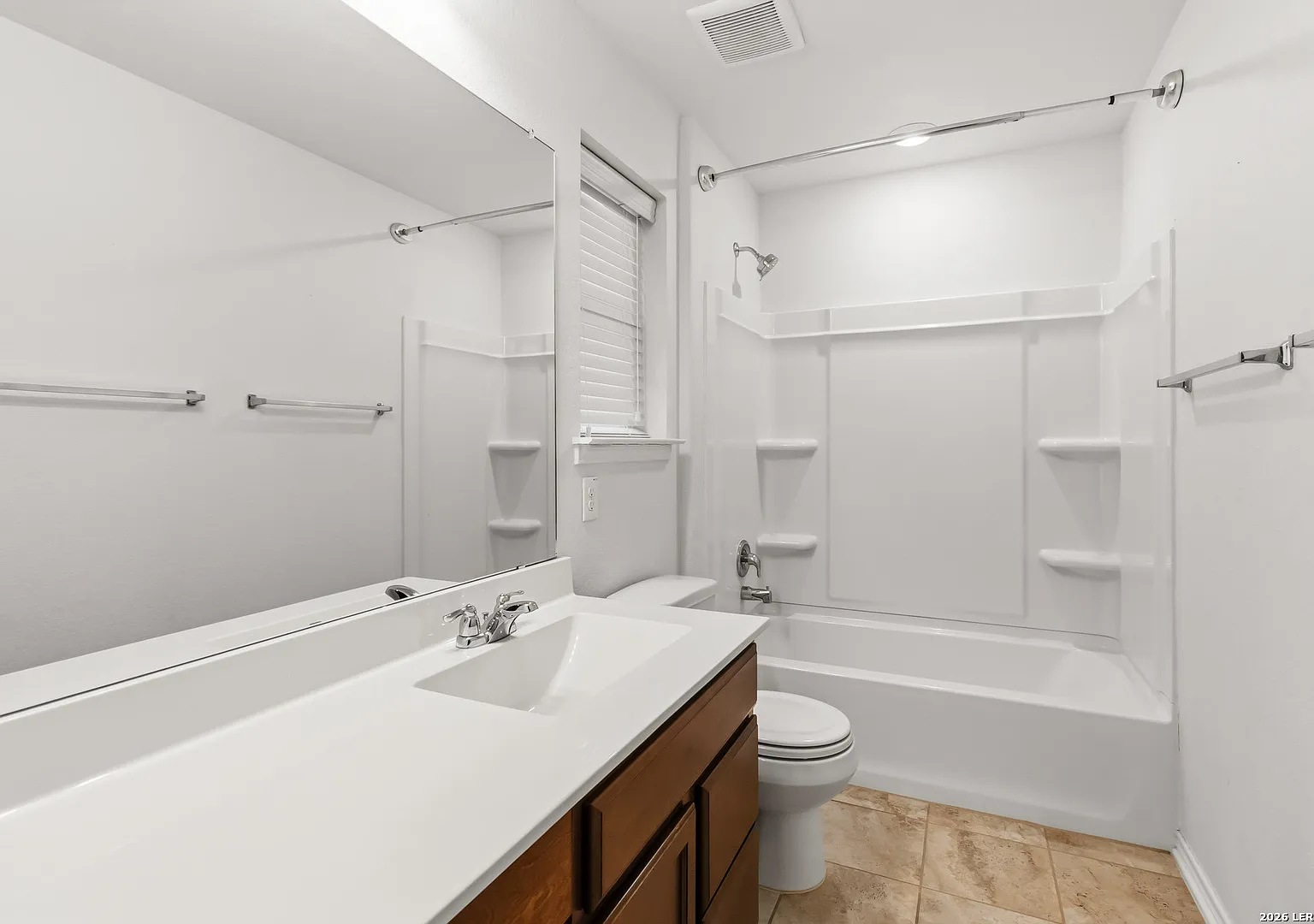 4 bed, 2.5 bath, 2496 sqft, $2,230 — Photo 4