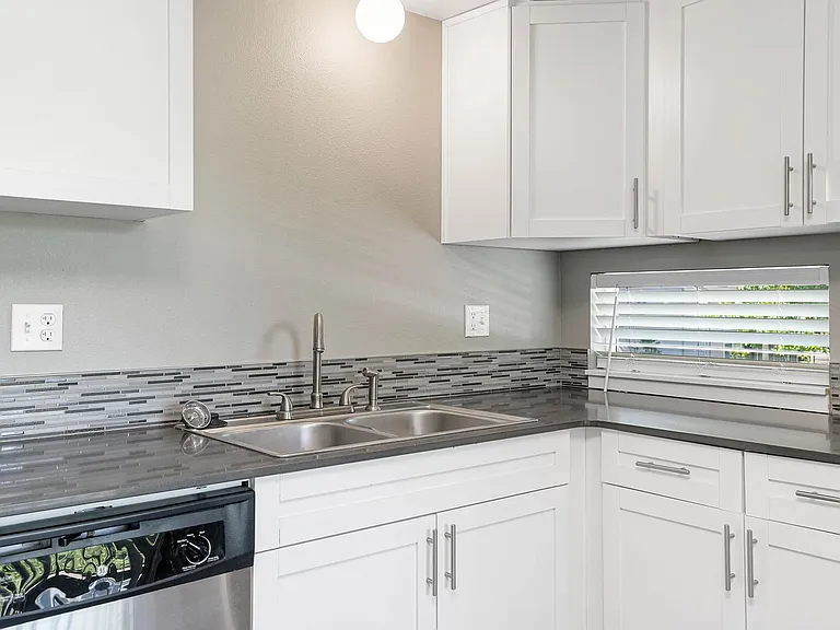 249-Nola Place Apartments — Photo 41