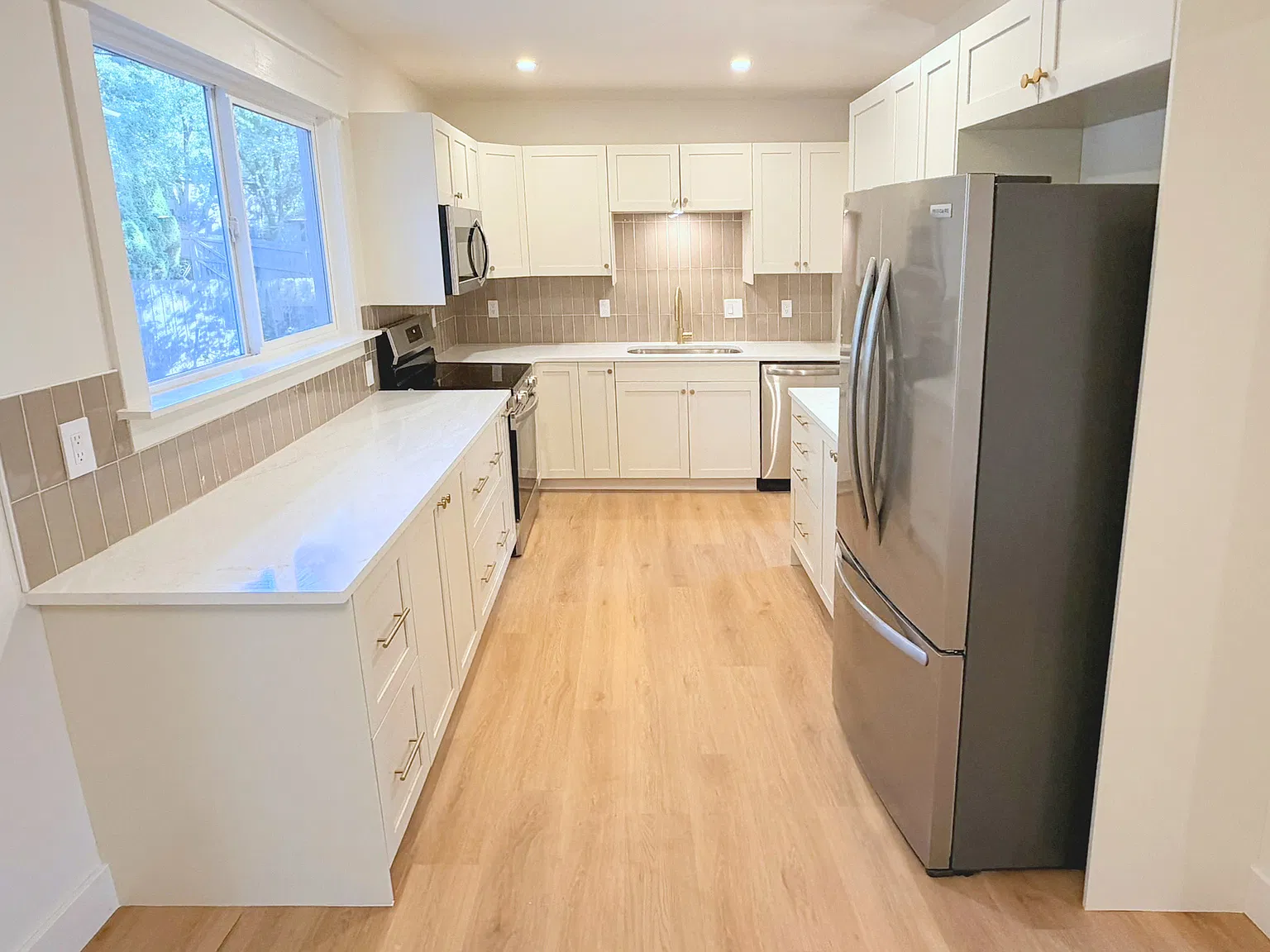 4 bed, 1.5 bath, 1563 sqft, $2,545 — Photo 2