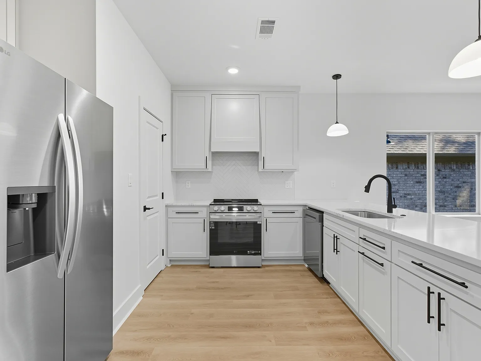 3 bed, 1500 sqft, $2,600 — Photo 2