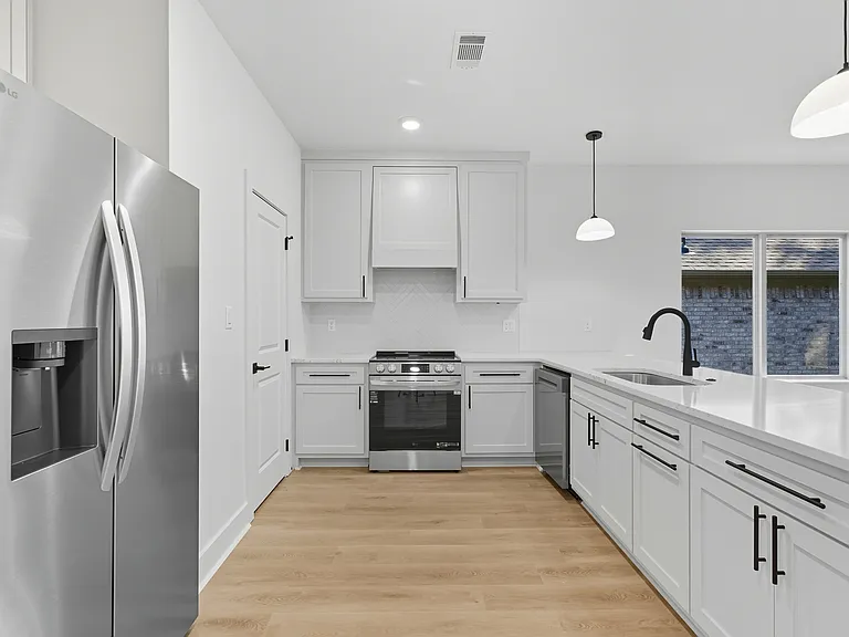 13516 Teton Dr — Photo 2
