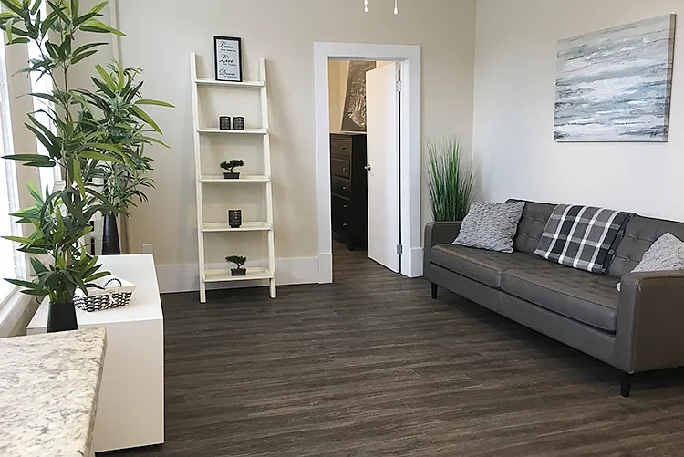 875 Westminster Ave #7 — Photo 2