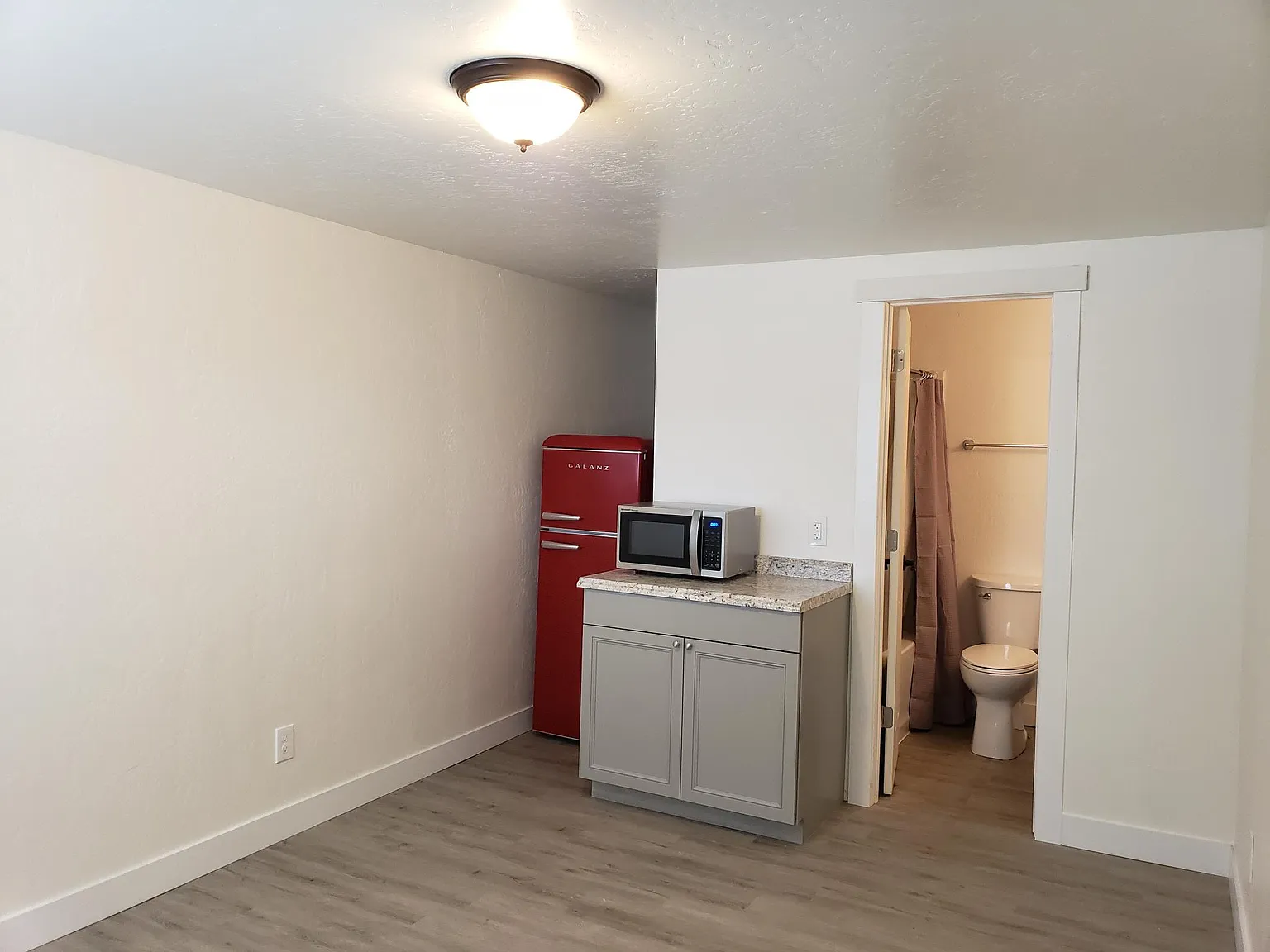 Studio, 300 sqft, $950 — Photo 2