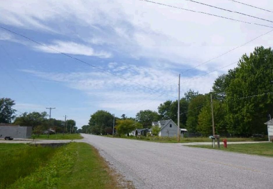 Exterior Neighborhood (street photo)