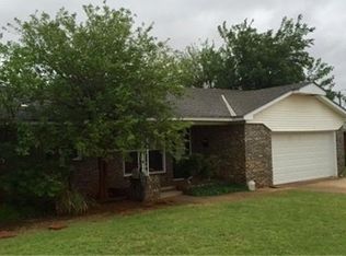 112 Lakeside Dr, Altus, OK 73521