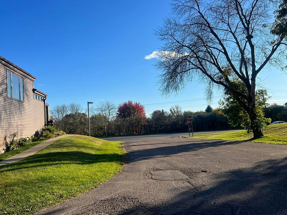 2nd image of 112723 Hundertmark Rd