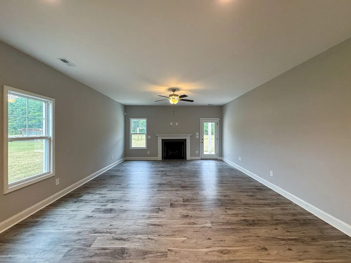 Beautiful 4 Bed 2 Bath Home in Fayetteville — Photo 2