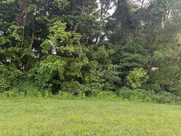 891 Creekside Ln, Bowling Green, KY 42103