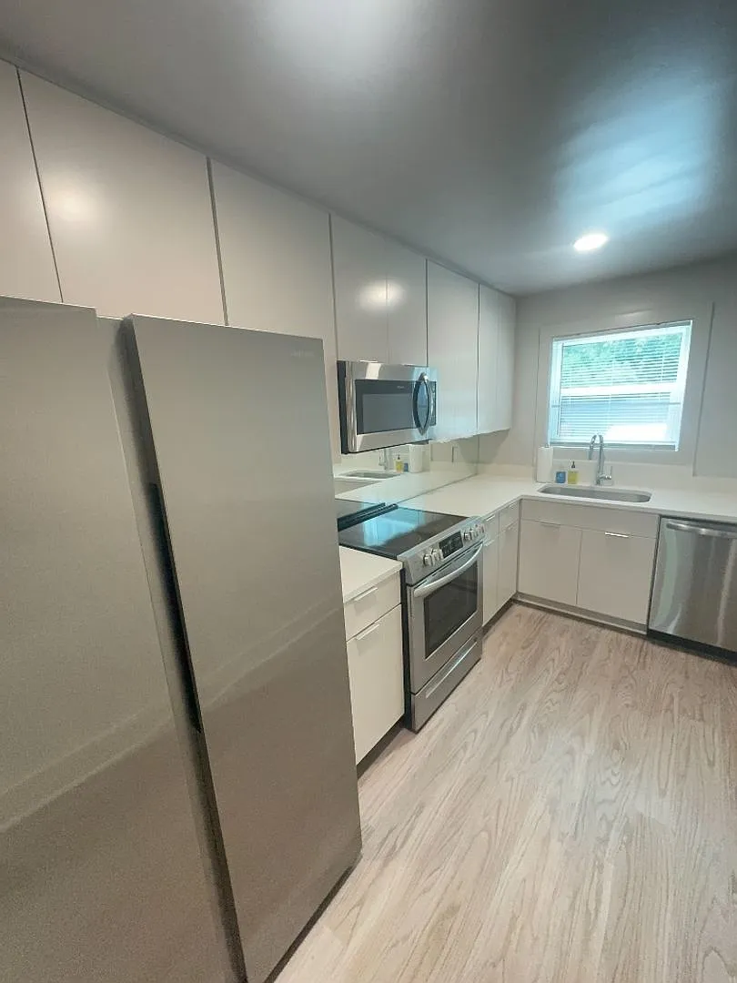 Springhill Oaks Condominiums — Photo 4