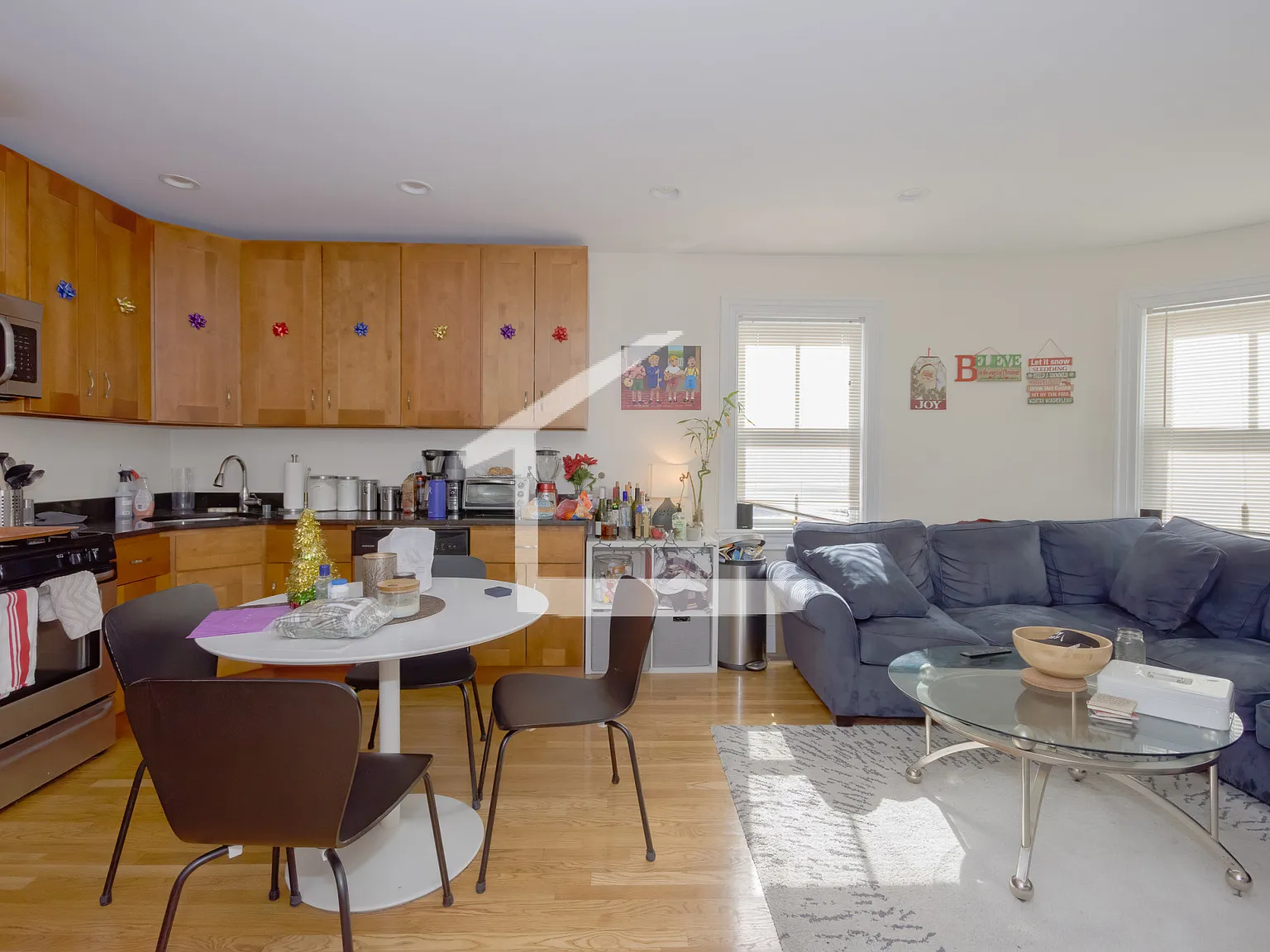3 bed, 1400 sqft, $5,400 — Photo 2