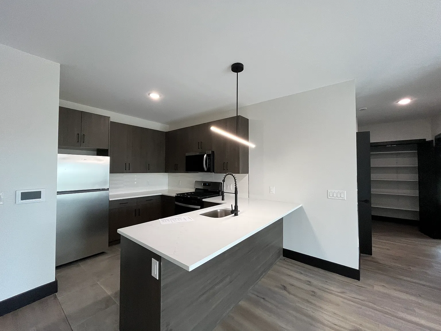 2 bed, 1035 sqft, $2,900 — Photo 2