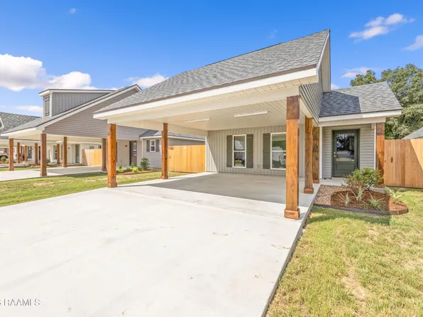 202 Camerons Cove Dr, Carencro, LA 70520