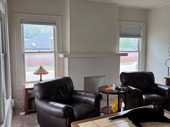 4th image of 2300 Lyle Ave