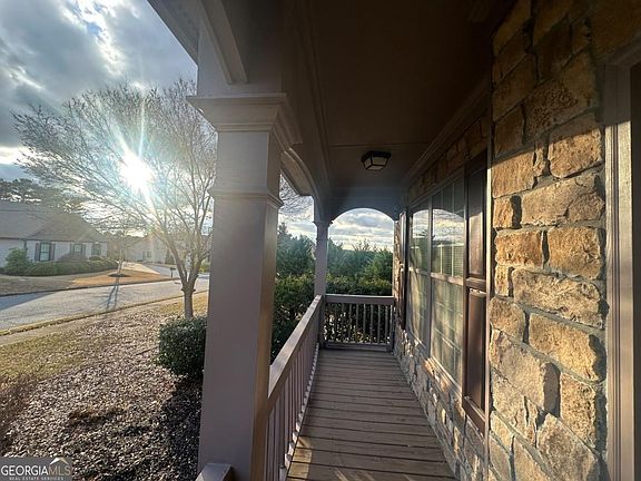 4th image of 61 Longwood Ct