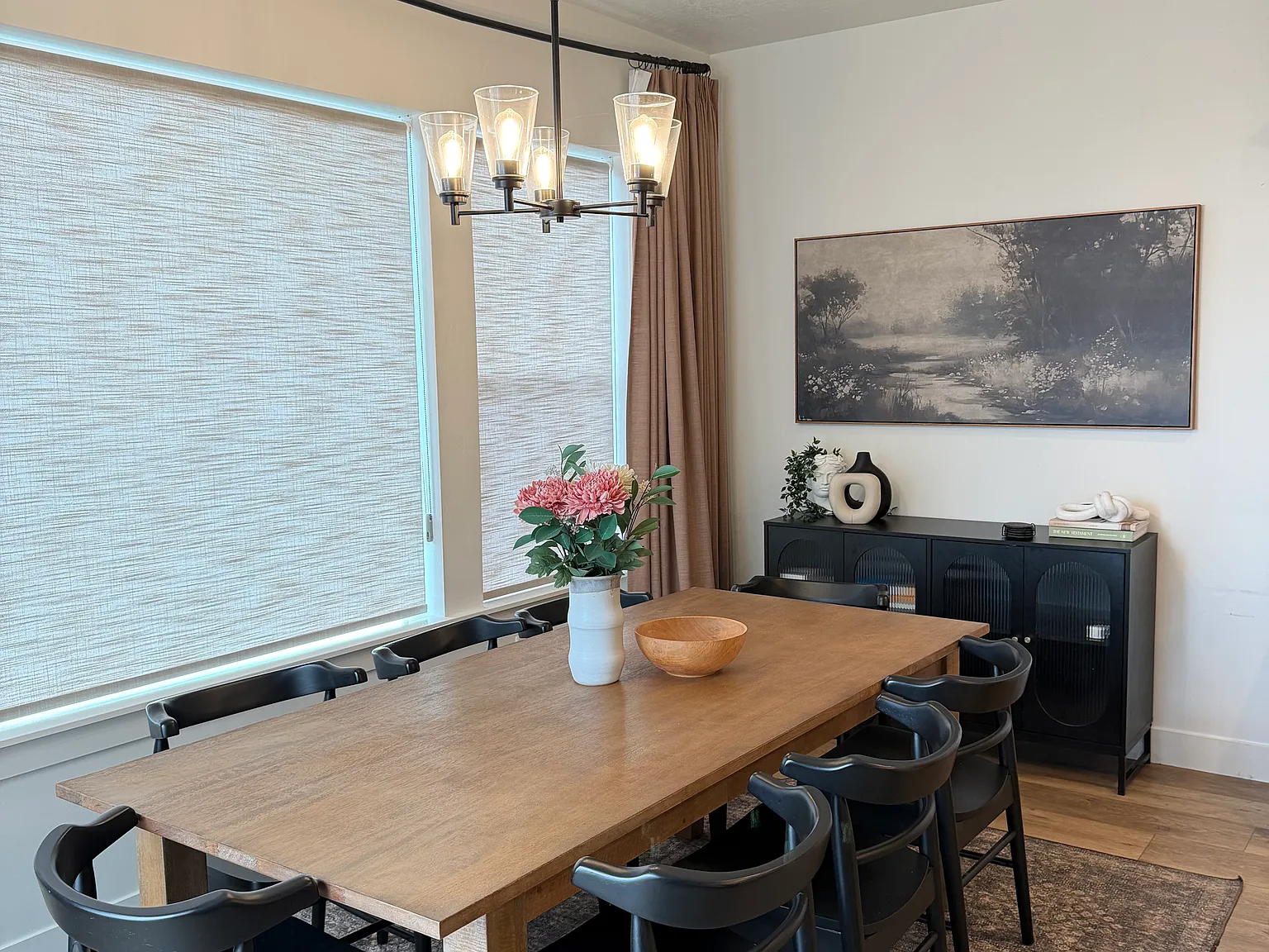 4 bed, 2.5 bath, 2400 sqft, $2,800 — Photo 3