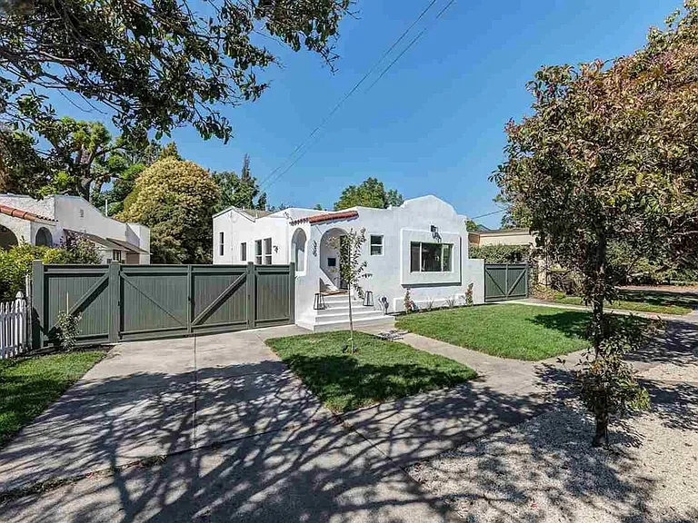 330 Broadmoor Blvd — Photo 24