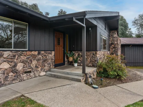 1261 Deerwood Drive, Ukiah, CA 95482
