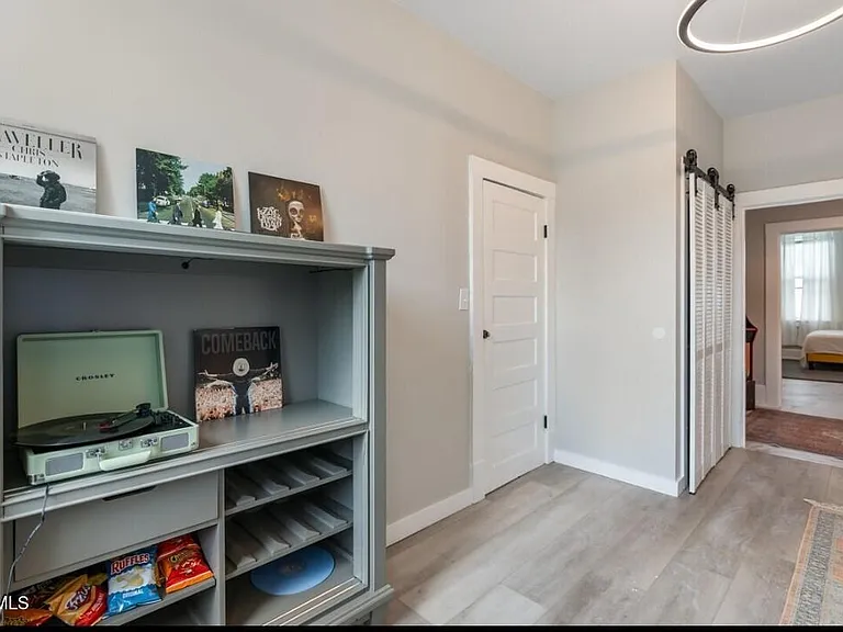 313 S Cutler St — Photo 10