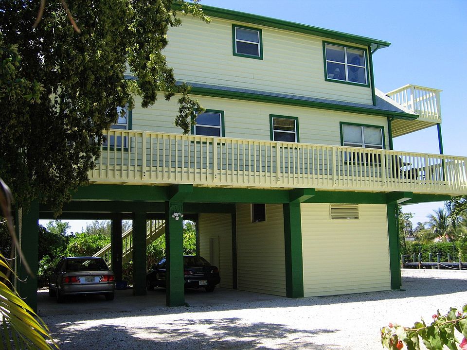 "Keyhole" from the gate