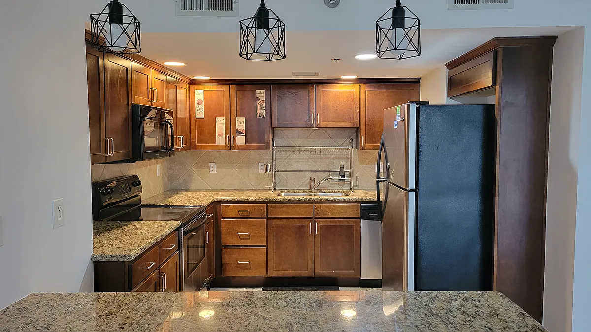 Photo 2 of 47 - 600 E Admiral Blvd #1003 - Kansas City, MO Building Photo - 600 E Admiral Blvd #1003