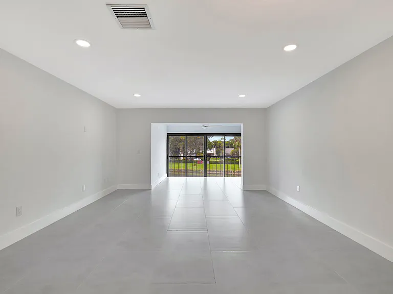 7898 Eastlake Dr #7D — Photo 16