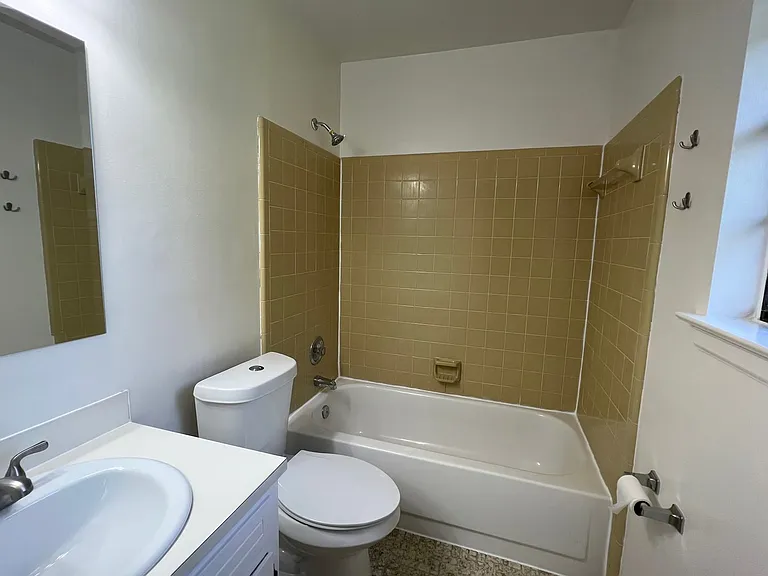 3233 Hillcrest Ln — Photo 15