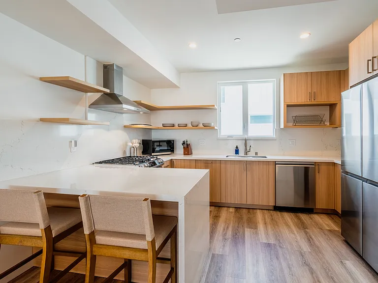 2553 Thurman Ave #2 — Photo 8