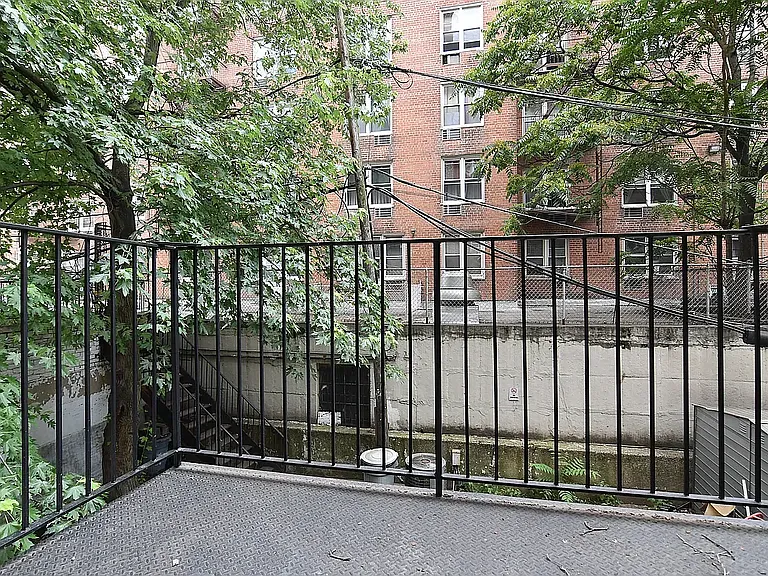 2026 Ocean Ave #22 — Photo 4