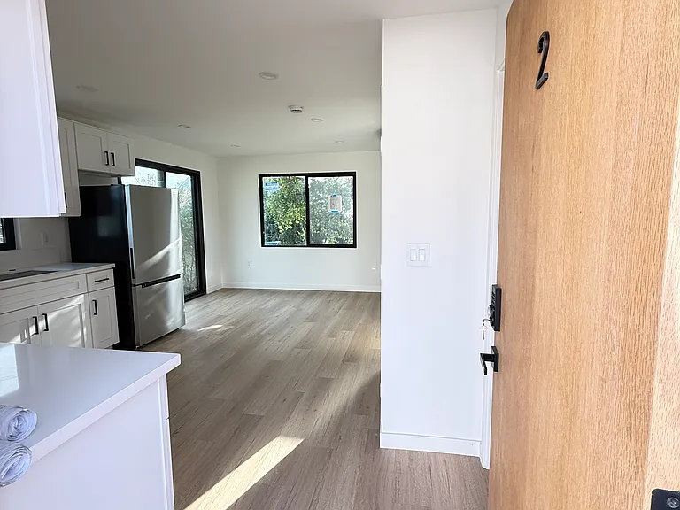 14632 Pacific St — Photo 10