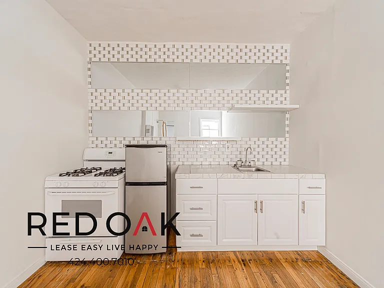 836 Sanborn Ave #304 — Photo 3
