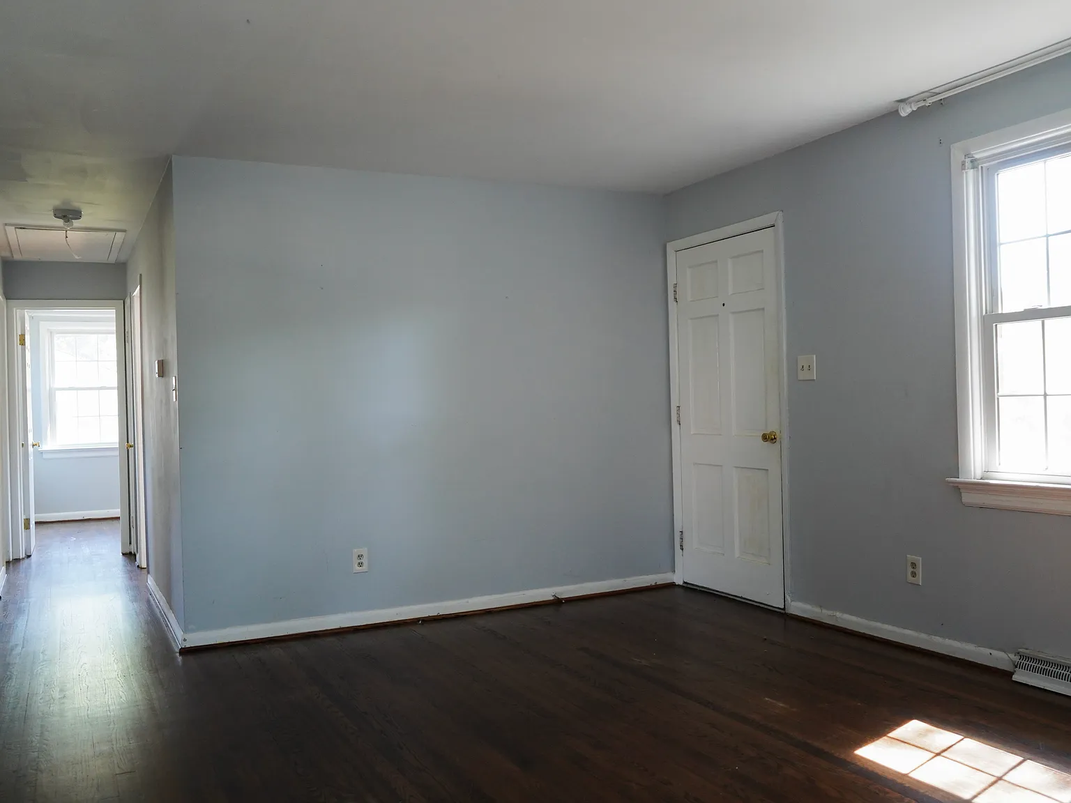 3 bed, 1.5 bath, 1326 sqft, $2,100 — Photo 4