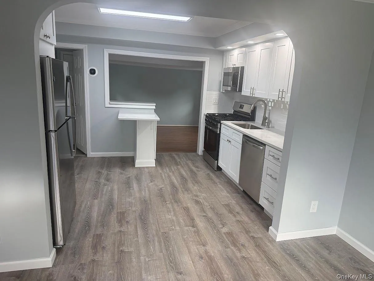 3 bed, 2.0 bath, 1250 sqft, $3,550 — Photo 3